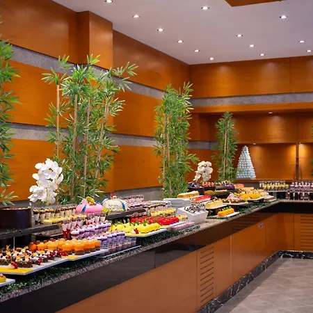 ومنتجع ادورا للغولف منتجع 5*